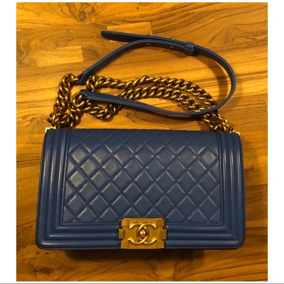 🚫SOLD🚫 Chanel Medium Boy Flap Royal Blue GHW - Picture 2 of 8